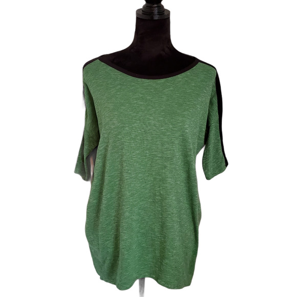 LuLaRoe Tops - LuLaRoe Short Sleeve Hi-Low Striped Shirt Size XS